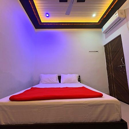 Sumedha Galaxy Inn Bénarès Extérieur photo